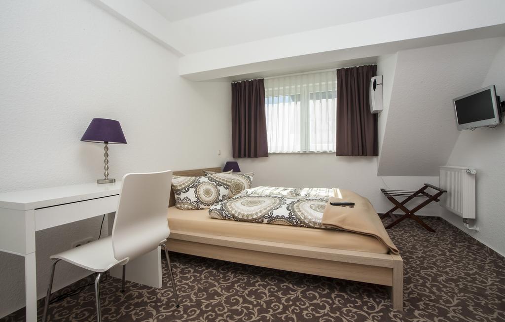 Pension Lok-Inn Walluf Kamer foto
